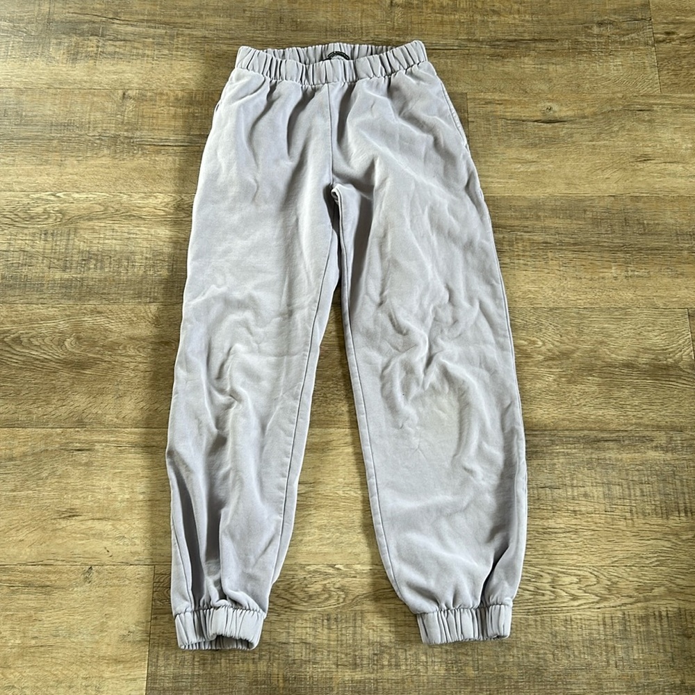 BRANDY MELVILLE LAVENDER CUFFED SWEATS